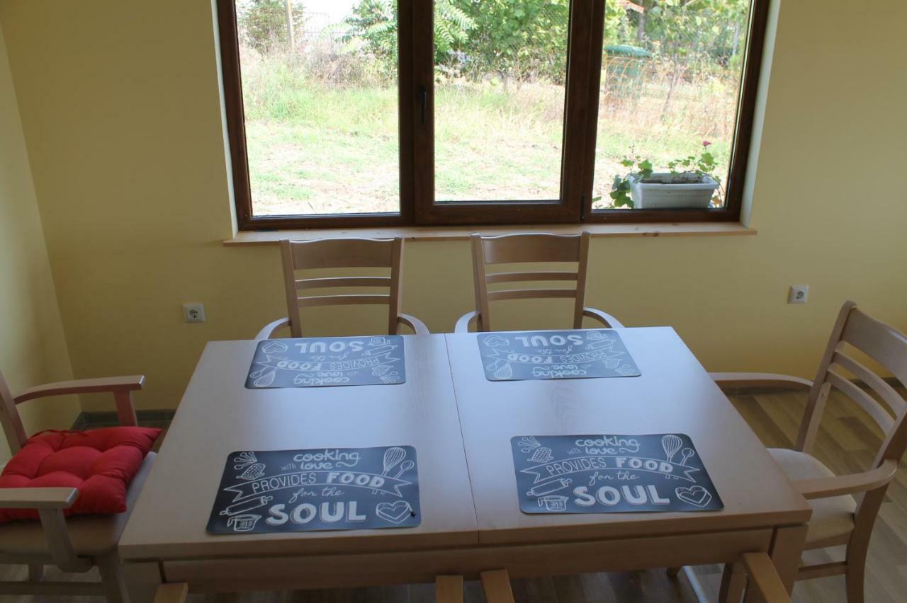 Malavi Guest House Krasen! Comfort&Clean! エクステリア 写真